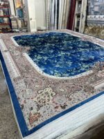 ⁦سجادة كلاودي "الزمرد الملكي" الكلاسيكية الفاخرة – أزرق عميق ونقوش تأسر الأنفاس (قياس 3×4 متر)⁩ - الصورة ⁦2⁩